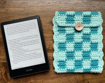 Checkered Crochet Kindle Sleeve, Handmade Kindle Cover, Bookish Gifts, E-reader Cover, Book Nerd Gifts