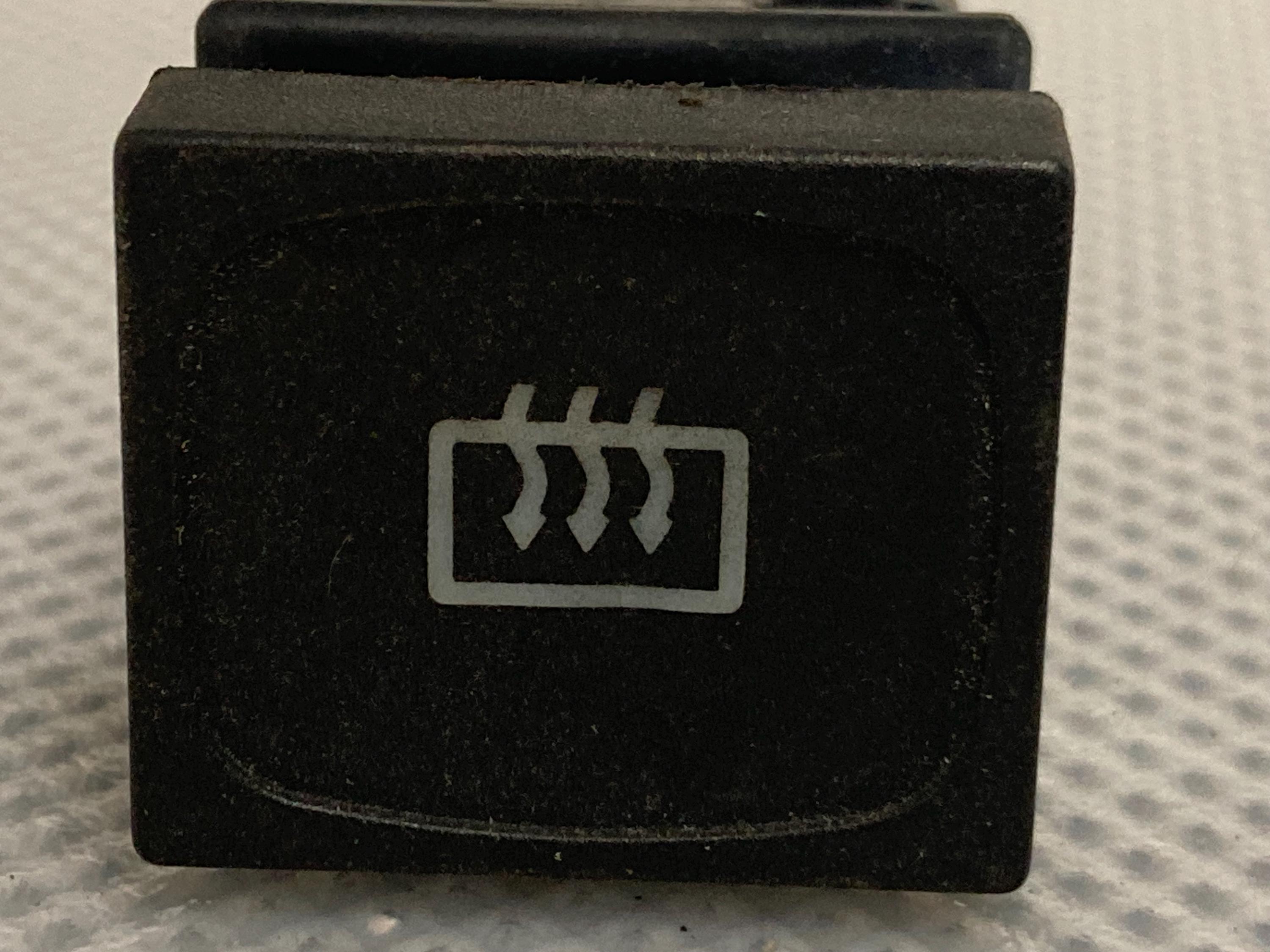 Saab C900 Rear Window Defroster Switch 9523820 9523721