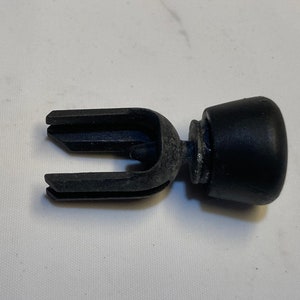 Puede incluir: Porta-clavijas de afinación de guitarra de plástico negro con base redonda.