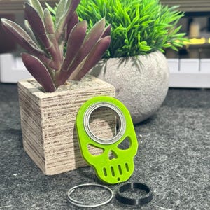 Skull Fidget Spinner Keychain | Biker Key Spinner, TikTok Gadget.