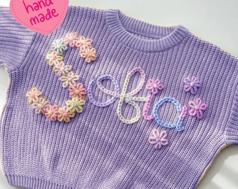 Gepersonaliseerde handgeborduurde naam babybloem trui, aangepaste babynaam trui, roze baby meisjes trui met naam, cadeau voor baby meisjes jongen