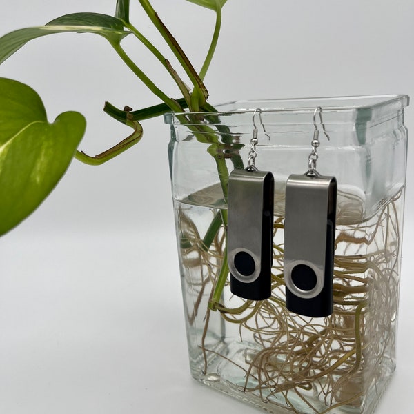 Flash Drive Earrings / Functional USB Sticks / Techie Jewelry