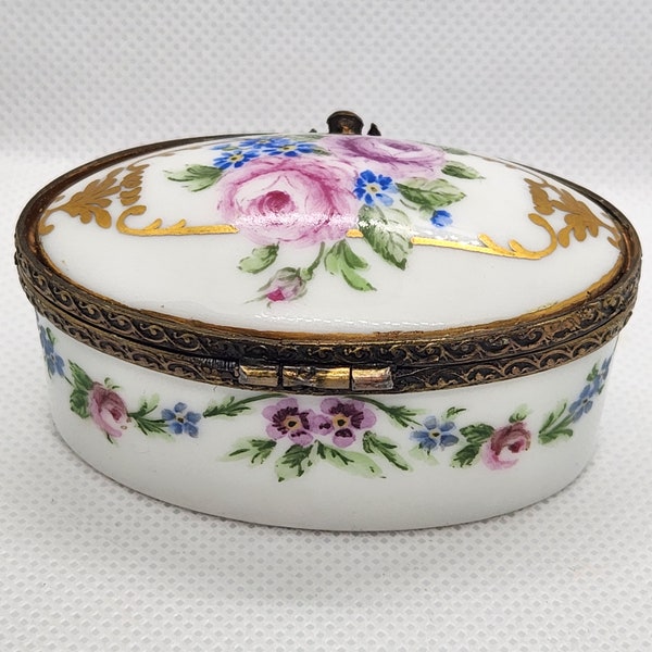 Vintage Victorian White Trinket Box / Pill Box, Hand Painted Flowers