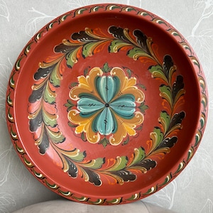 Norwegian rosemaling big plate handmade wooden wall hanging plate with folk art of Norway red and green wooden hand painted plate