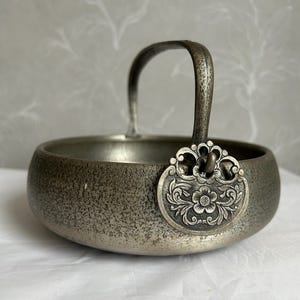 Vintage Norwegian Pewter Bowl with Handel and Floral Design – Collectible Home Décor