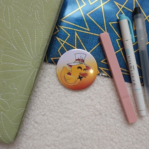 Luzifer Enten Abzeichen Button 58 mm | Hazbin Hotel
