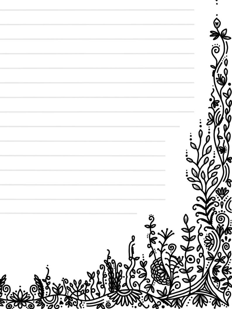 Peut inclure: Une feuille de papier &agrave; lettres lign&eacute; avec une bordure botanique dessin&eacute;e &agrave; la main en noir et blanc sur le c&ocirc;t&eacute; droit et le bord inf&eacute;rieur, compos&eacute;e de motifs floraux complexes, de vignes, de feuilles et de petits points sur fond blanc.
