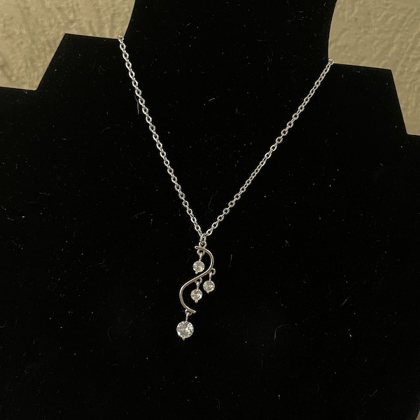 Silver chandelier necklace