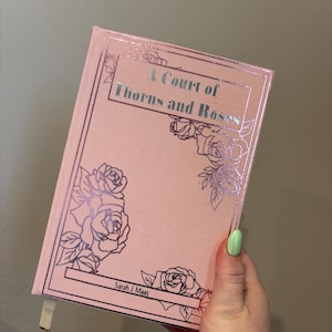 A Court of Thorns and Roses – Cloth Bound Collector’s Edition