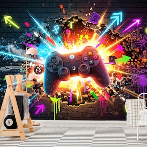 Könnte beinhalten: Ein lebendiges Wandbild mit einem schwarzen Gamecontroller, der durch eine Backsteinmauer bricht. Das Design beinhaltet Neonpfeile, farbenfrohe Explosionen und Graffiti-Farbtropfen, die ein dynamisches Gaming-Thema schaffen.