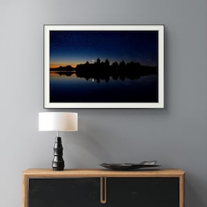 Junger Mond Schloss Poster Druck | Sternenklare Nacht Celestial Wandkunst | Mittelalterliche Mondburg Dekor | Night Sky Home Kunstdruck