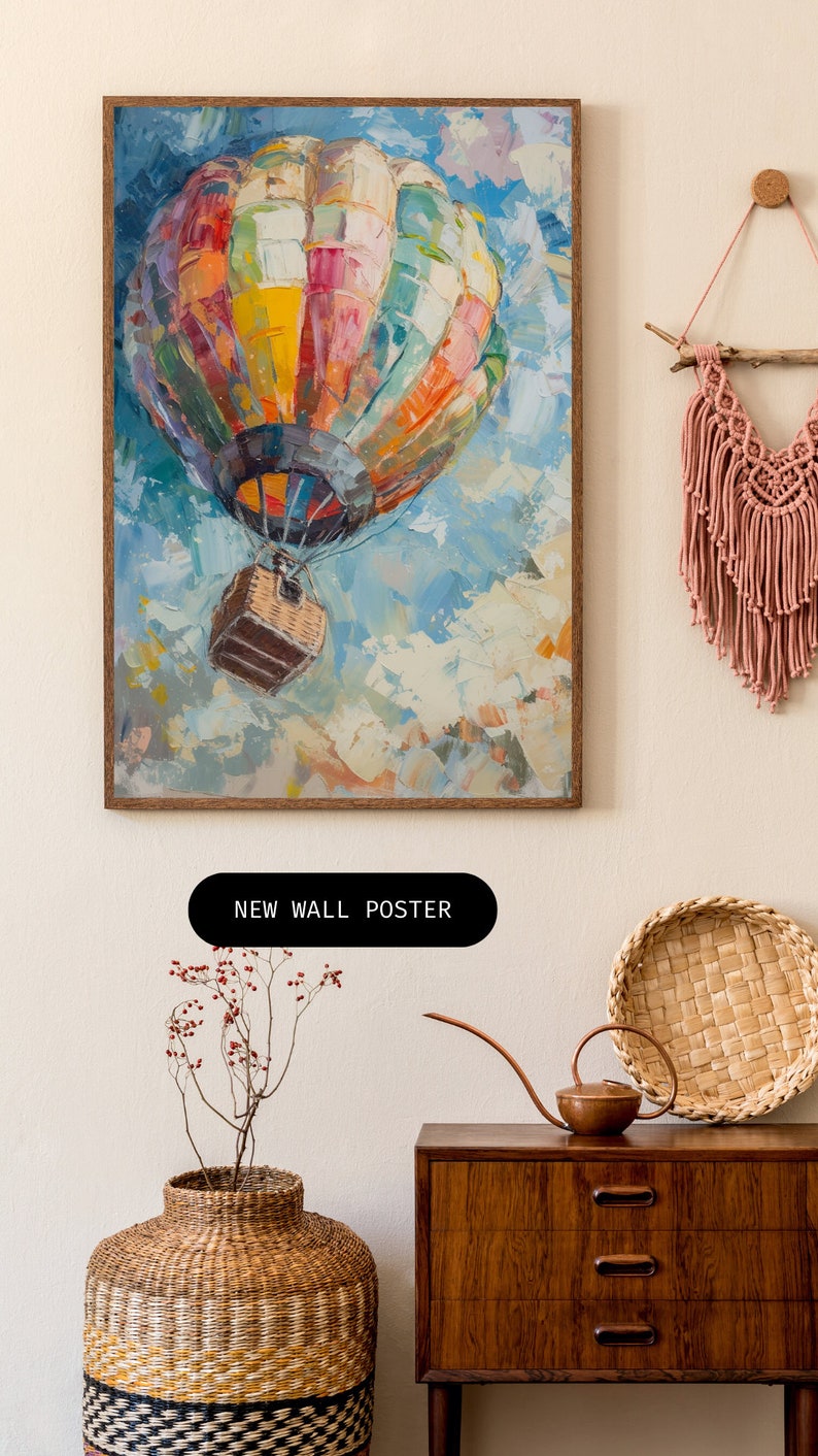 Puede incluir: Una pintura enmarcada de un globo aerost&aacute;tico colorido volando en un cielo azul con nubes blancas. La pintura est&aacute; en un marco de madera y est&aacute; colgada en una pared blanca. La pintura es un nuevo p&oacute;ster de pared.