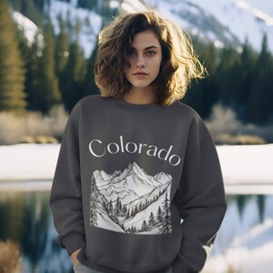 Colorado Sweatshirt, Colorado Crewneck, Colorado Mountain Shirt, Colorado Gifts, Rocky Mountain Sweatshirt, Colorado Lover Travel Souvenir