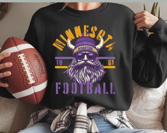 Fútbol de Minnesota PNG, Mascota PNG, Fanático de Minnesota imprimible, Decoración de fútbol vikingo, Idea de camiseta de fútbol, Fútbol vikingo