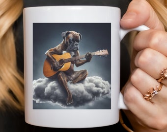 Brindle Boxer tocando la guitarra en una taza de café en la nube. 11 onzas Regalo divertido para los amantes de los perros y los boxeadores. Taza para mascotas. Copa para perros.
