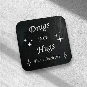 Drugs not Hugs Aufkleber