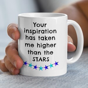 Caneca com citação inspiradora, presente para mãe, xícara de café motivacional, presente de aniversário de 40 anos, canecas grandes, presente para amigos, aniversário de 50 anos, presente corporativo