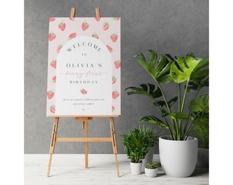 Könnte beinhalten: Ein rosafarbenes und weißes Willkommens-Schild mit einem Erdbeermuster. Das Schild lautet "Willkommen zu Olivia's Berry First Birthday. Wir freuen uns so sehr, mit dir zu feiern Olivia's Family."