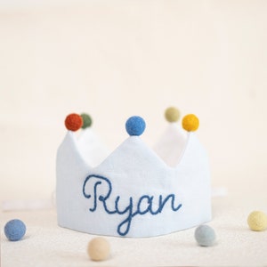 Corona ricamata a mano per compleanni di neonati e bambini / regalo personalizzato per la festa del primo compleanno / corona di lino personalizzata