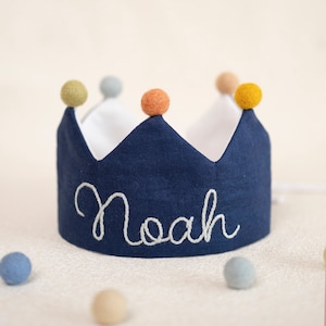 Corona ricamata a mano per compleanni di neonati e bambini / regalo personalizzato per la festa del primo compleanno / corona di lino personalizzata