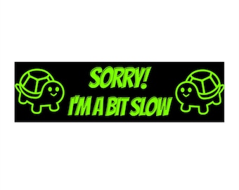 Pegatina para parachoques de tortuga divertida: "Perdón por la lentitud" - Humor de la Generación Z