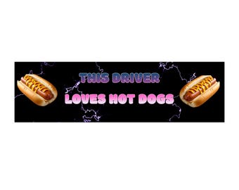 Divertida pegatina para parachoques con el mensaje "A este conductor le encantan los perritos calientes": accesorio gastronómico para el coche, humor de la generación Z