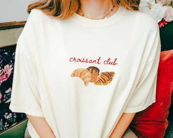 Croissant Club T-Shirt: Retro French Graphic Tee - Le Weekend