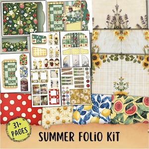 Könnte beinhalten: Eine Sammlung von Scrapbook-Papier und Ephemera mit Sommerthema. Das Set enthält gemusterte Papiere mit Erdbeeren, Zitronen, Sonnenblumen und floralen Designs. Der Text "Summer Folio Kit" ist zu sehen.