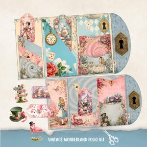 Pode incluir: Um kit de fólio de papel com ilustrações de Alice no País das Maravilhas, incluindo bolsos, etiquetas e recortes com imagens de um coelho, um gato, um flamingo, uma cartola e um relógio de bolso, com detalhes de fechadura dourados nas abas.