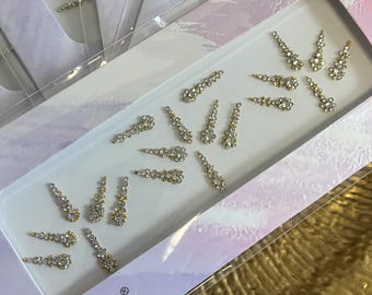 Confezione di Bindi in cristallo trasparente color oro chiaro Chandni, gioiello per il viso, accessori per la fronte, lunghi e medi, stile anni '90, Bollywood, indiano, pakistano, festa di nozze, etnico