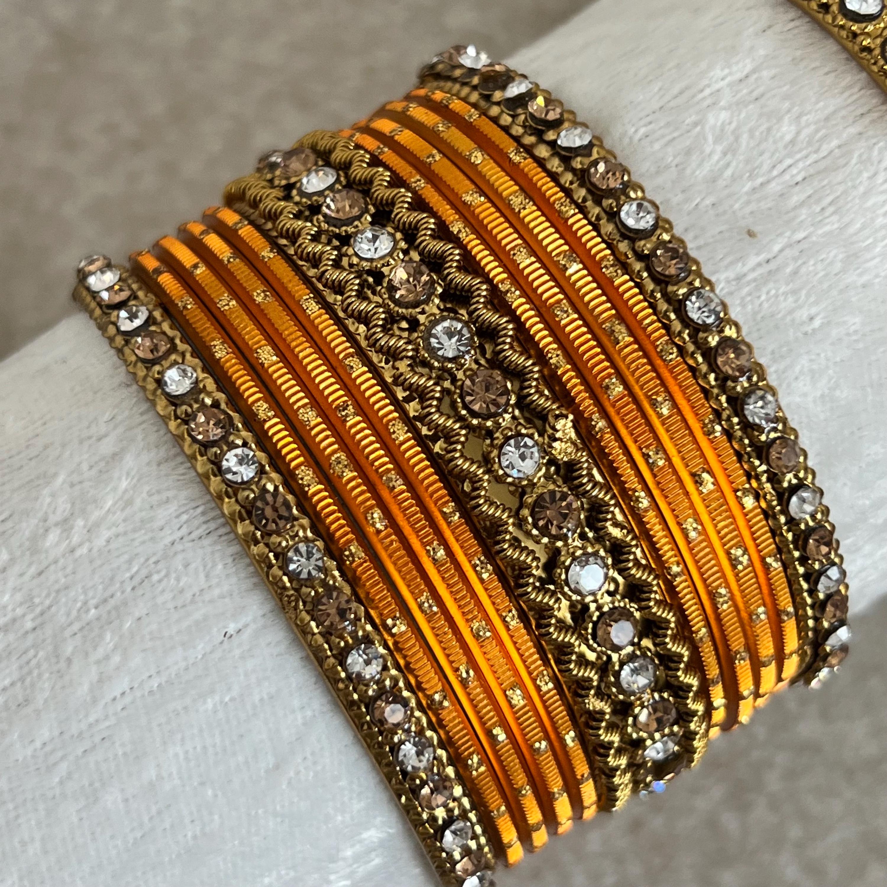 Set Di 5 Braccialetti Indiani Avalaya Con Cristalli Multicolore, Placcati Oro, Larghezze 3 E 6 Mm, Lunghezza 19 Cm