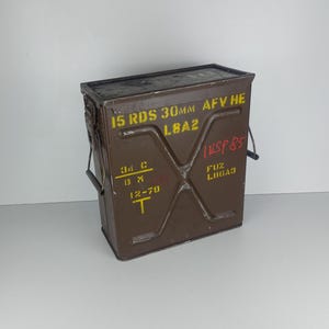 Vintage militaire metalen doos, legerdoos, vintage doos, metalen doos, legerbruine doos, verzamelobject, cadeau, cadeau-idee