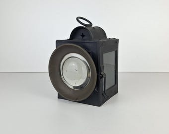 Lampa naftowa w stylu vintage, lampa naftowa, lampa kolekcjonerska, lampa metalowa, rustykalny wystrój, wystrój pociągu, fajna lampa naftowa