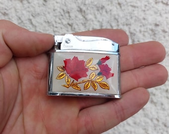 Accendino pinguino, accendino pinguino rosa rossa, accendino da collezione, accendino bellissimo, accessorio per il fumo, vecchio, vintage, retrò,