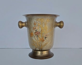 Brass ice bucket, vintage ice bucket, brass ice bucket, retro, old, cool, beautiful, flower ice bucket, champagne bucker, home decor, decor