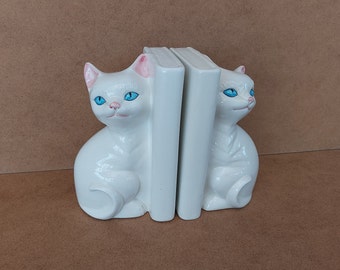 ヴィンテージ 猫の置物 2 体セット - 陶器の猫の像 - 白とピンクの花の