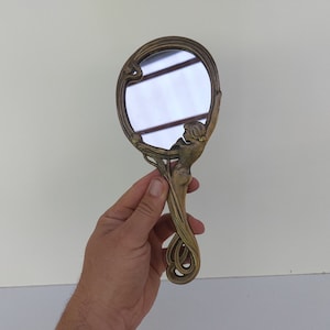 Beautiful brass handle mirror, small mirror, unique mirror, lady brass mirror, gift, gift idea, collectable, vintage mirror, retro mirror