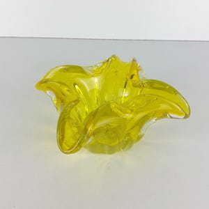 Vintage yellow ashtray, retro ashtray, glass ashtray, beautiful ashtray, murano glass ashtray, gift, gift idea, smoke accessory