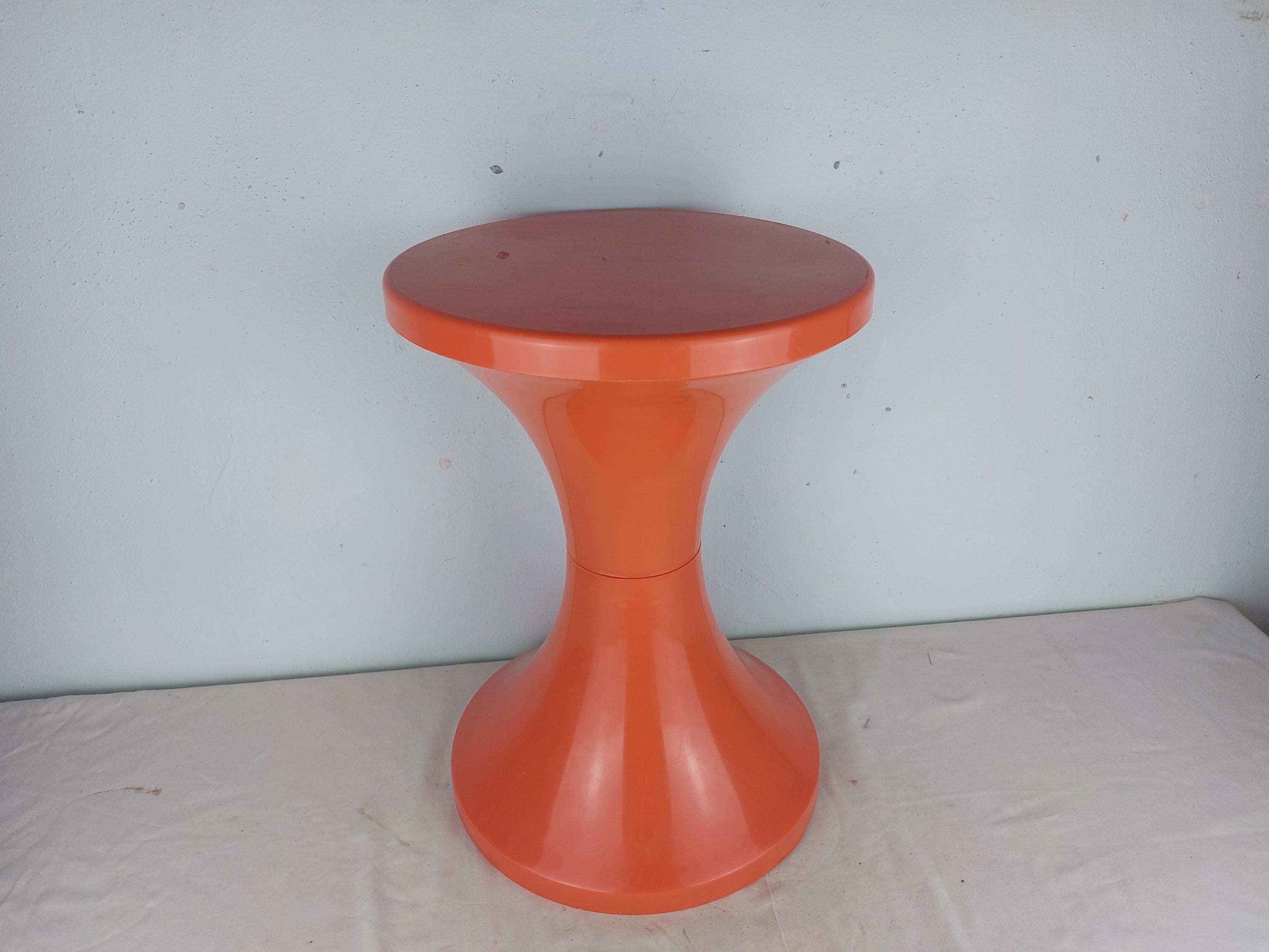 Retro plastic chair Italia