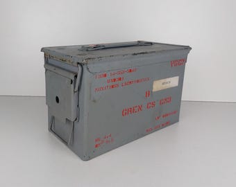 ヴィンテージ フランス軍救急箱 - 第二次世界大戦時の金属製トラベル