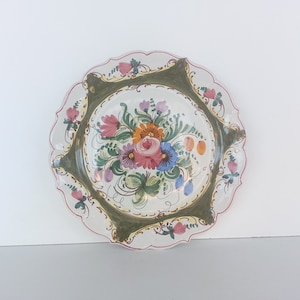 Flowers wall plate, collectable plate, wall decor, unique, beautiful flowers decor, ceramic wall plate, handmade, old