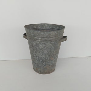 Tall metal bucket, antique metal well bucket, old zinc pot, farmhouse decor, flower pot, rusty pot, metal pot, vintage flower pot