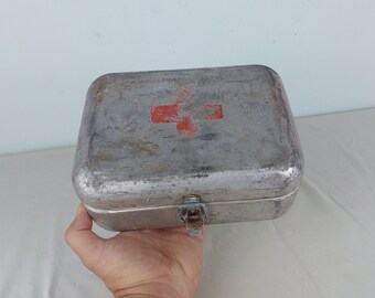 Scatola medica, scatola medica sovietica, scatola in alluminio, piccola scatola, bella, da collezione, scatola sovietica ungherese, scatola retrò, scatola vintage, accessorio medico