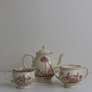 Staffordshire Potteries Röd Transferware Tekanna, Kanna & Sockerskål Set – Mitten av århundradet Engelsk