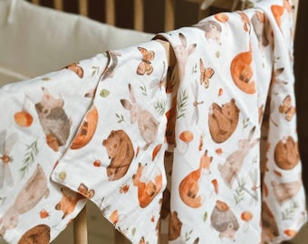 Set regalo Swaddle, bavaglini e salviette per la bocca in mussola di cotone biologico con un bellissimo motivo caldo, simpatici animali e tema della foresta