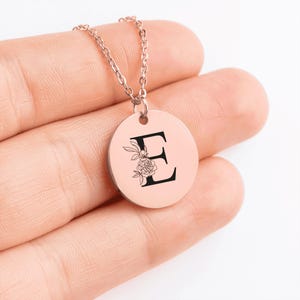 Collar minimalista letra "E": regalos personalizados mejor amigo, regalo de cumpleaños, persona favorita, persona del corazón, mamá