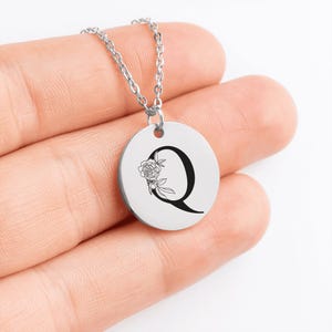 Collar minimalista letra "Q": regalos personalizados mejor amigo, regalo de cumpleaños, persona favorita, persona del corazón, mamá