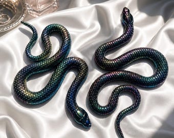 Color Shifting Resin Snake: Chameleon Powder Art