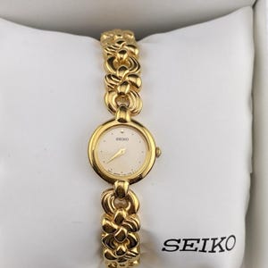 NOS Seiko Round Gold Tone Dainty Dial Chunky Art Deco Bracelet Elegant Watch NIB