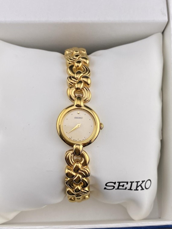 Dainty Gold Round Dial Seiko Watch Seiko Women main image 3